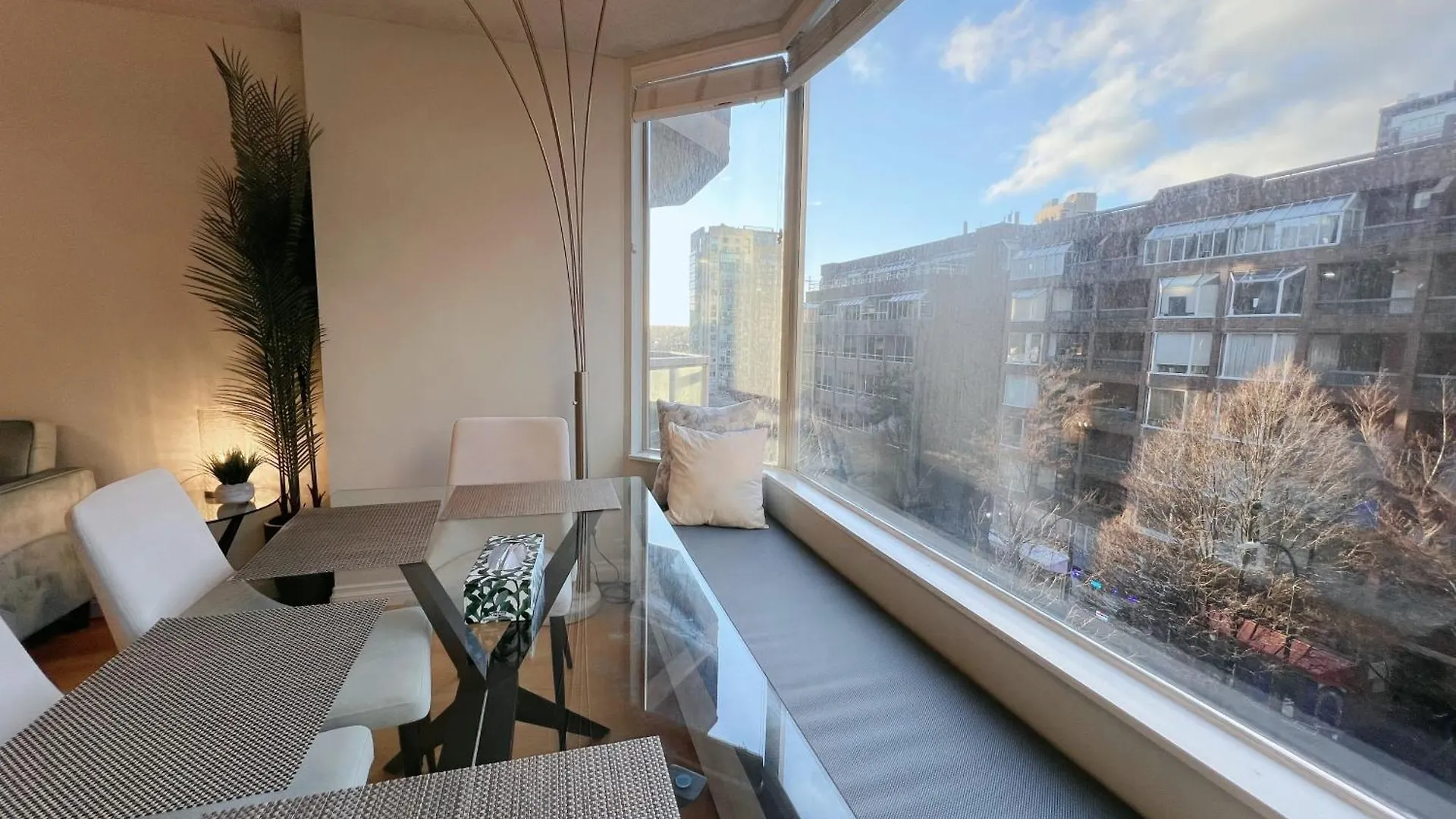 Beautiful 2 Beds Dwtn Apt Free Parking King Bed Vancouver Apartment