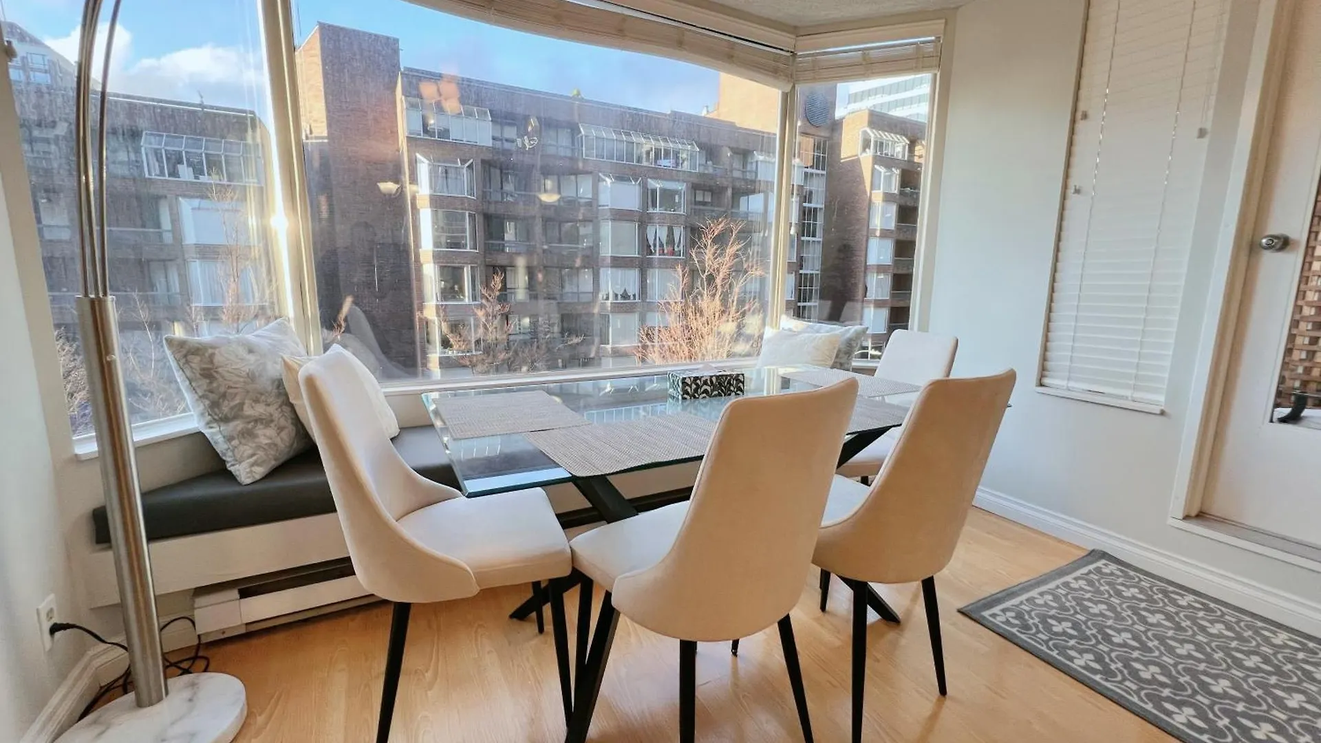 Beautiful 2 Beds Dwtn Apt Free Parking King Bed Vancouver Canada