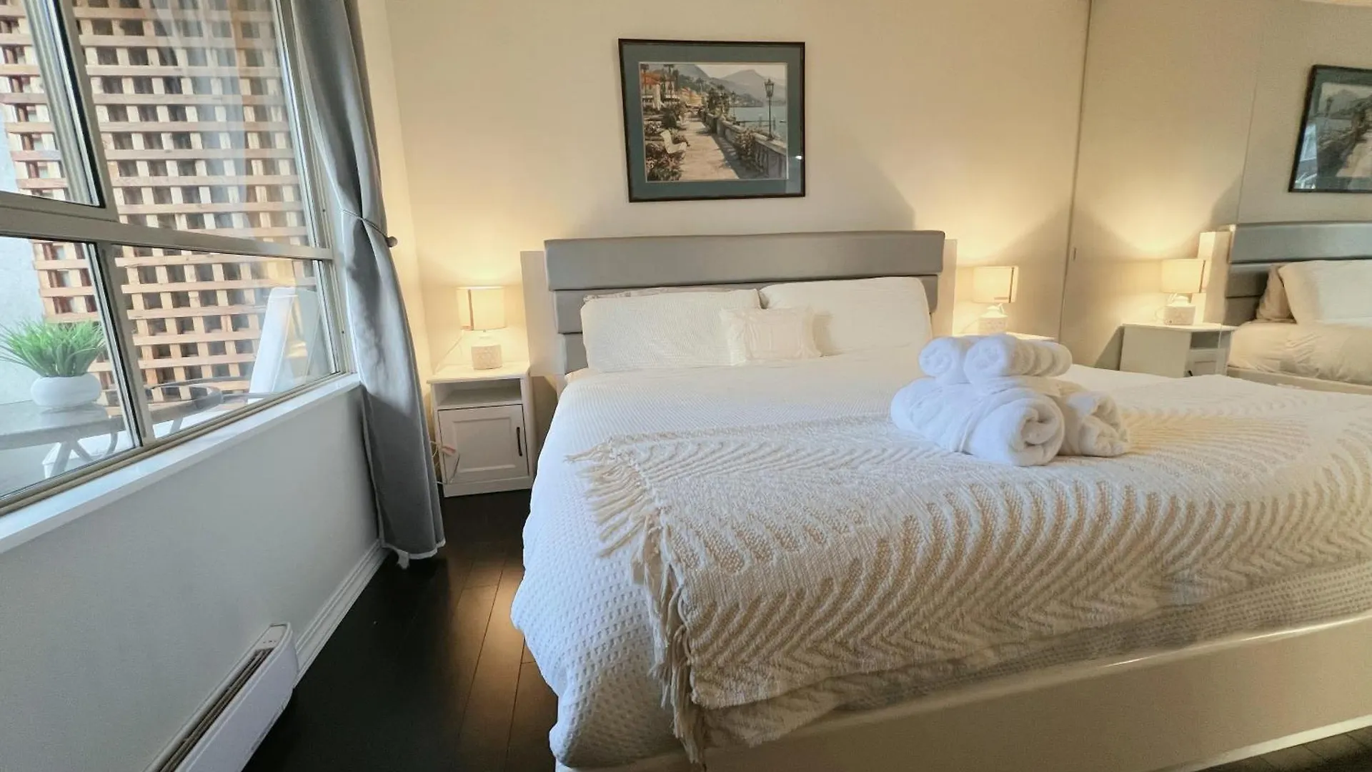 Beautiful 2 Beds Dwtn Apt Free Parking King Bed Vancouver 0*,  Canada